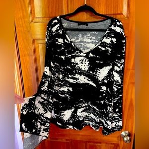 Black white tunic bell sleeves